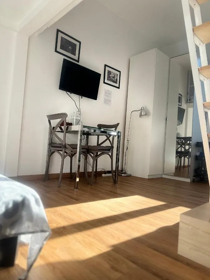 Happyhouse Apartment Milan 0*,